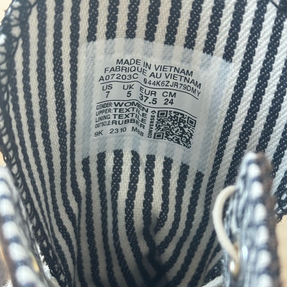 Converse Black and Cream High-Top Sneakers platform - Picture 5 of 6